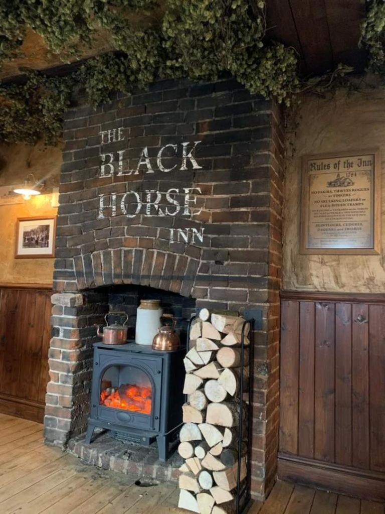 מיידסטון The Black Horse Inn מראה חיצוני תמונה