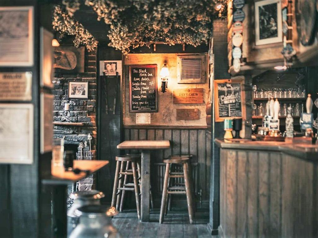 מיידסטון The Black Horse Inn מראה חיצוני תמונה
